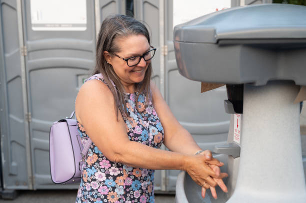 Best Luxury portable toilet rental  in Moreland Hills, OH